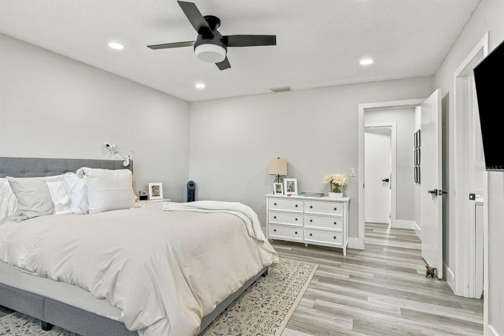 For Sale: $499,000 (3 beds, 2 baths, 1648 Square Feet)