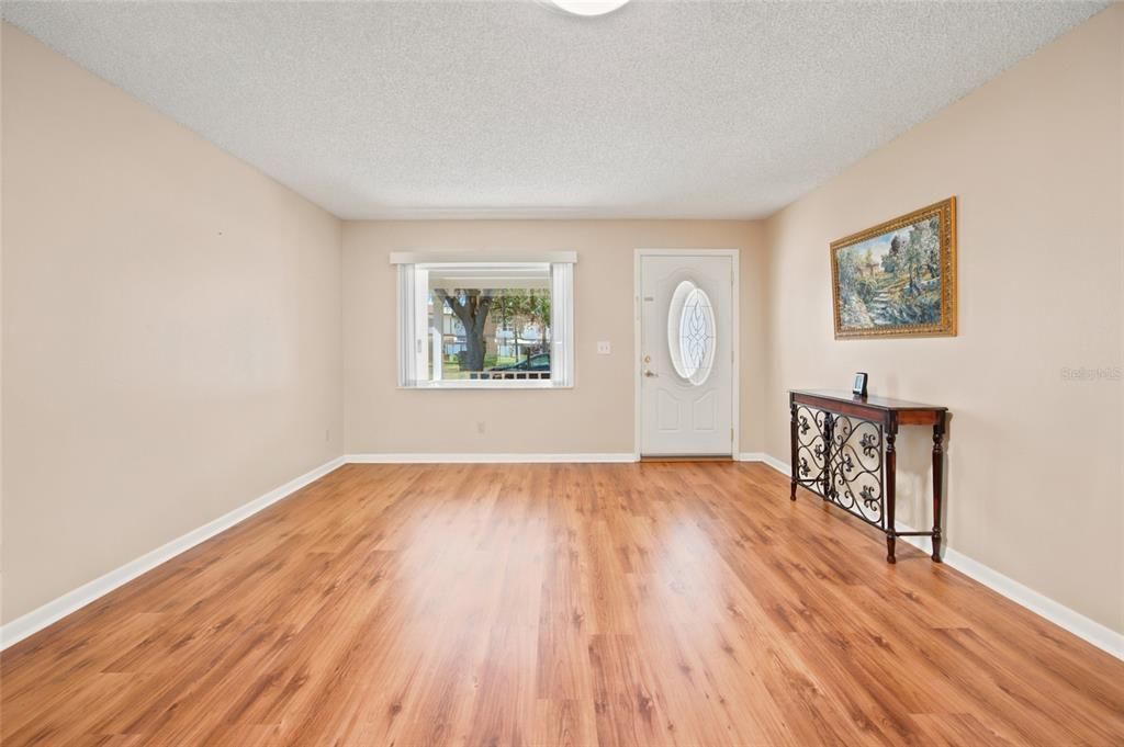 For Sale: $199,990 (2 beds, 2 baths, 1748 Square Feet)