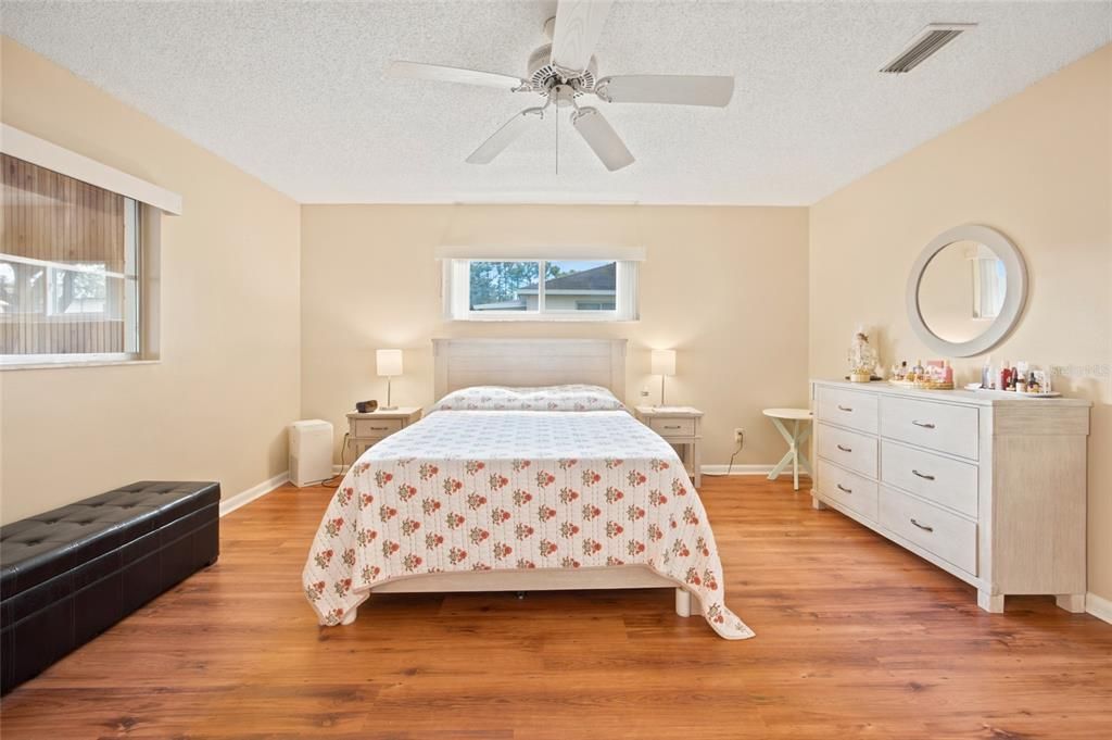 For Sale: $199,990 (2 beds, 2 baths, 1748 Square Feet)