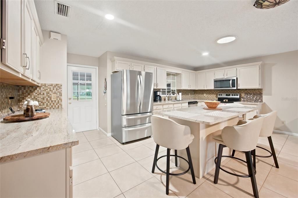 For Sale: $199,990 (2 beds, 2 baths, 1748 Square Feet)