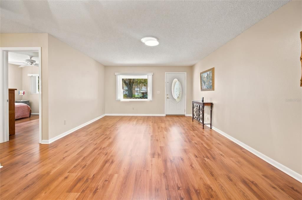 For Sale: $199,990 (2 beds, 2 baths, 1748 Square Feet)