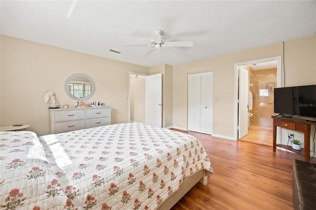 For Sale: $199,990 (2 beds, 2 baths, 1748 Square Feet)