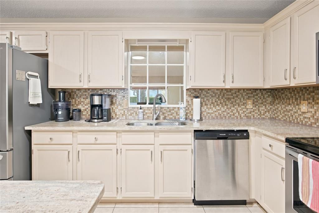 For Sale: $199,990 (2 beds, 2 baths, 1748 Square Feet)
