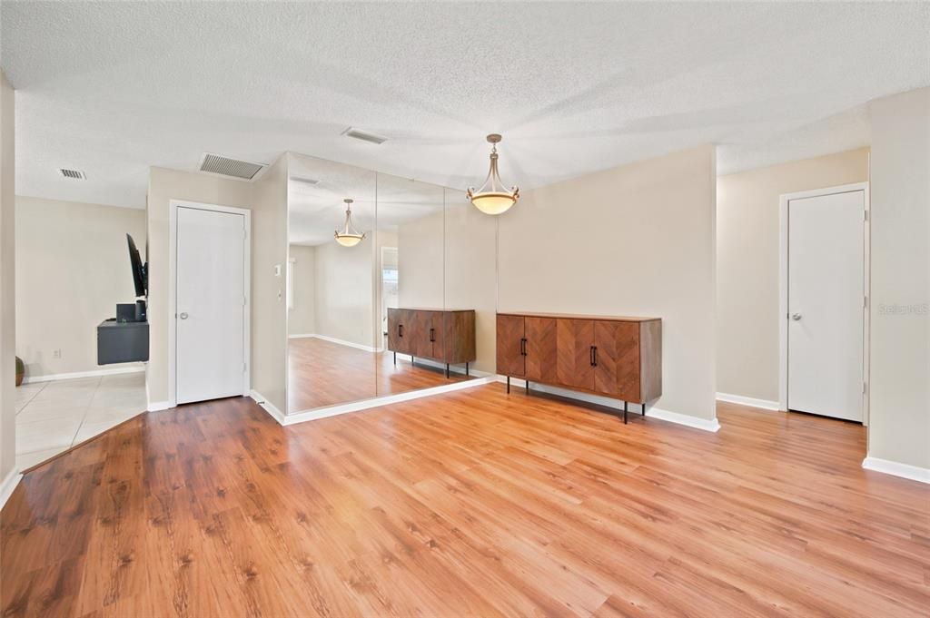 For Sale: $199,990 (2 beds, 2 baths, 1748 Square Feet)