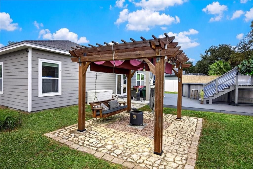 На продажу: $349,900 (3 спален, 2 ванн, 1601 Квадратных фут)
