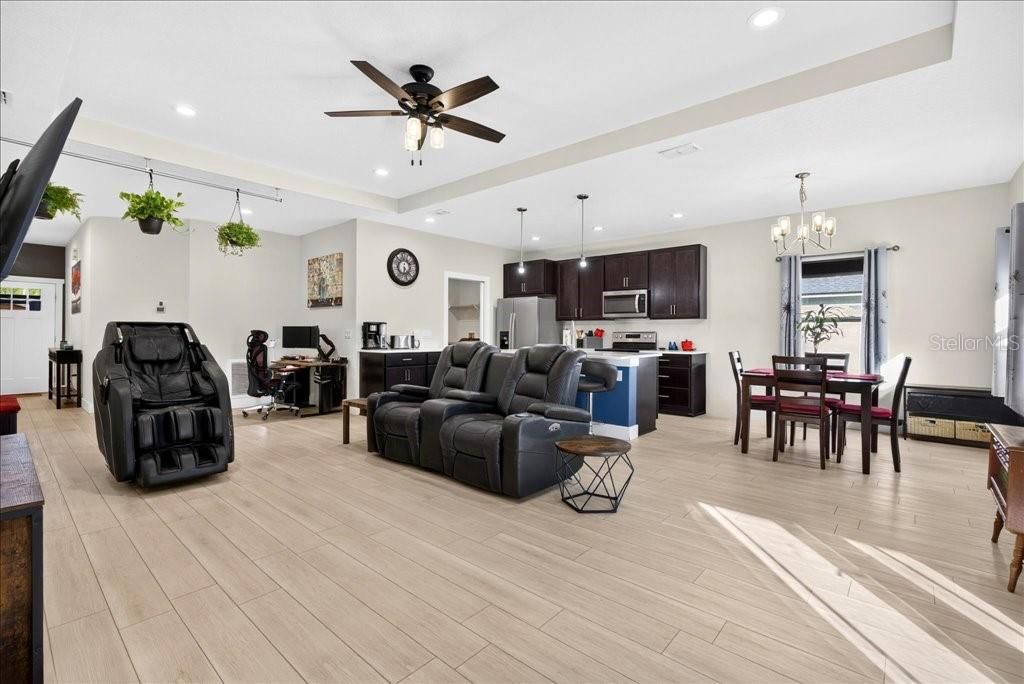 На продажу: $349,900 (3 спален, 2 ванн, 1601 Квадратных фут)