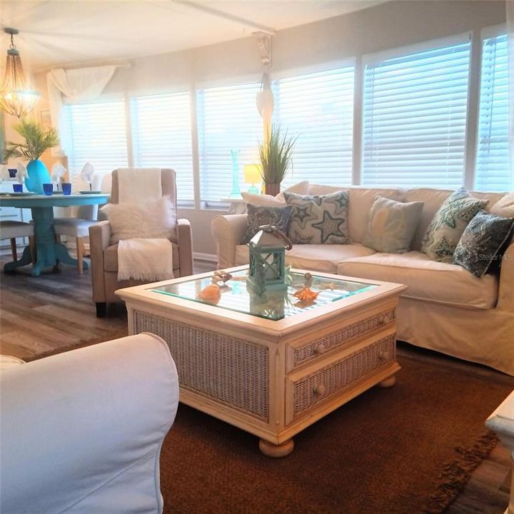 For Sale: $222,000 (2 beds, 2 baths, 1008 Square Feet)