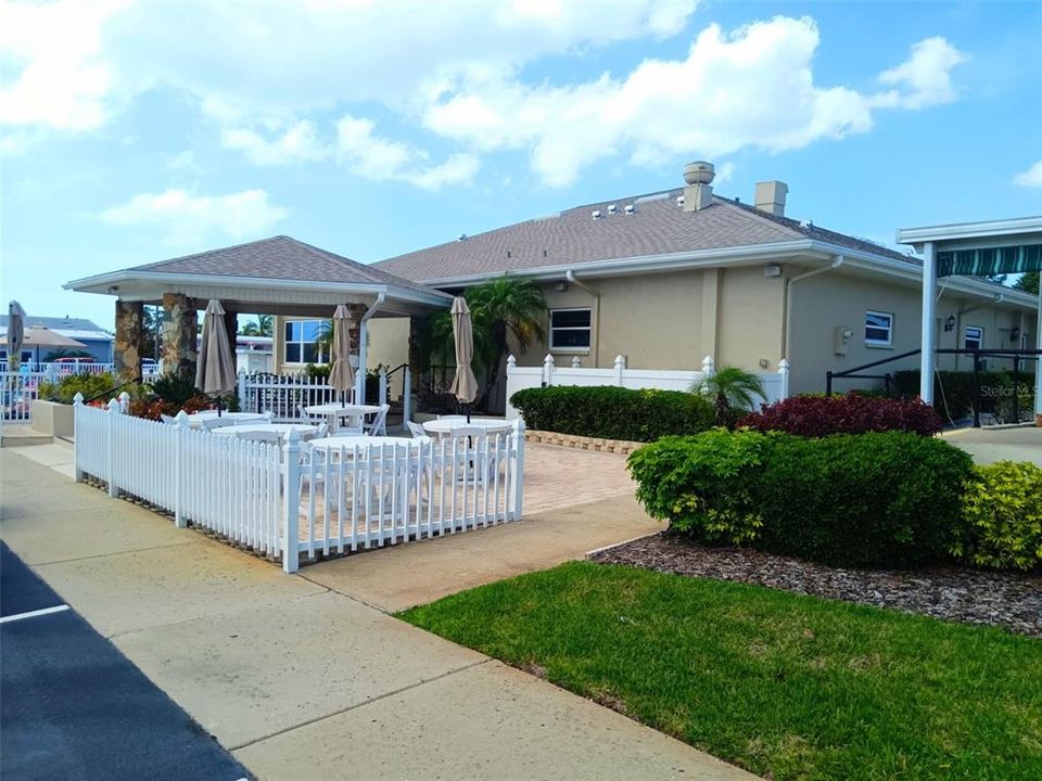 For Sale: $222,000 (2 beds, 2 baths, 1008 Square Feet)