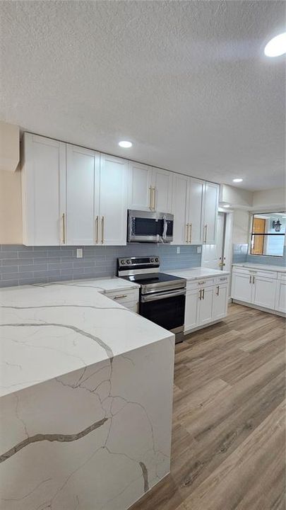 На продажу: $325,000 (5 спален, 4 ванн, 3115 Квадратных фут)