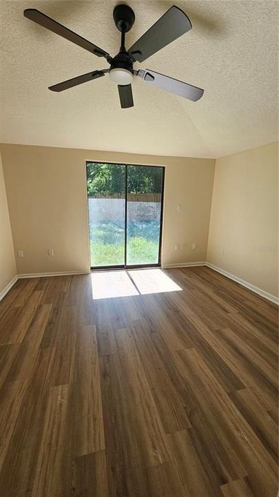 На продажу: $325,000 (5 спален, 4 ванн, 3115 Квадратных фут)