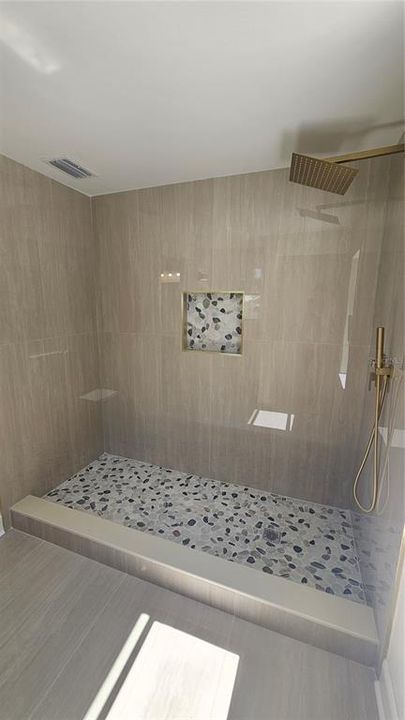 На продажу: $325,000 (5 спален, 4 ванн, 3115 Квадратных фут)