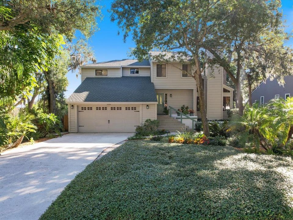 For Sale: $559,900 (3 beds, 2 baths, 2422 Square Feet)