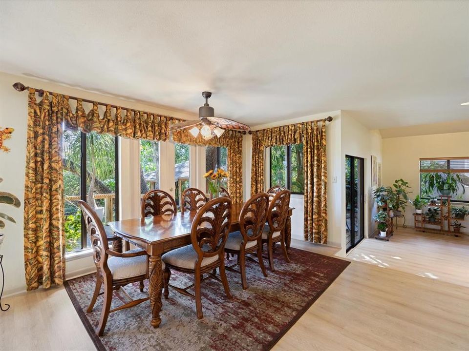 For Sale: $559,900 (3 beds, 2 baths, 2422 Square Feet)