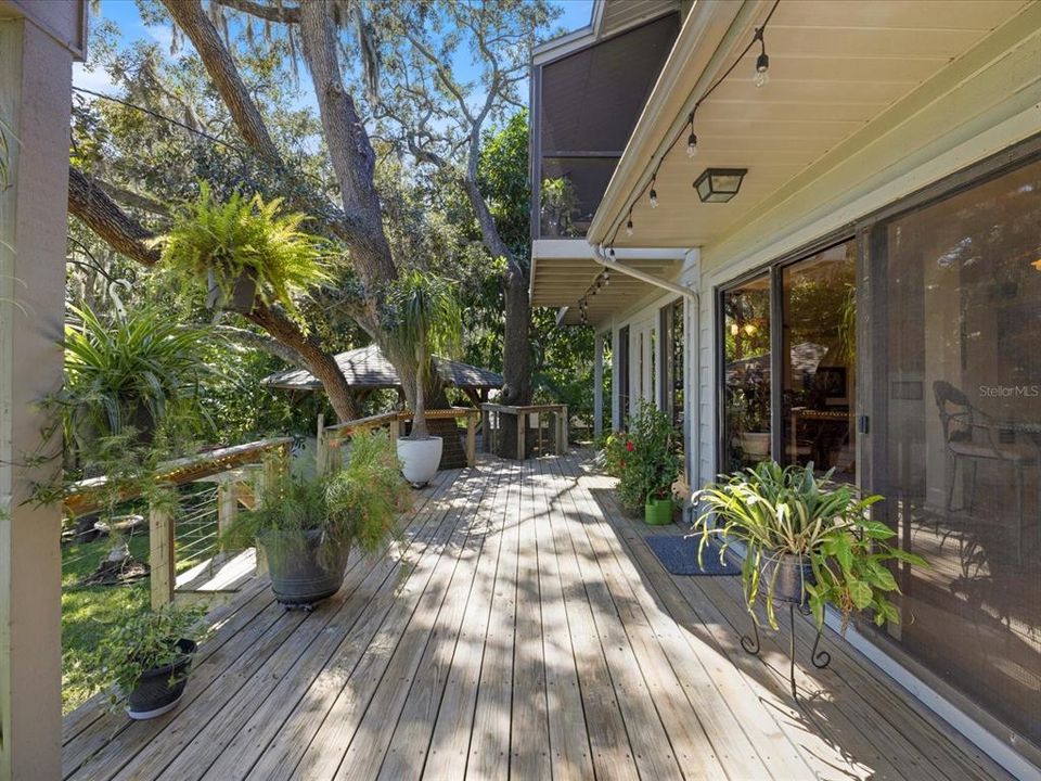 For Sale: $559,900 (3 beds, 2 baths, 2422 Square Feet)