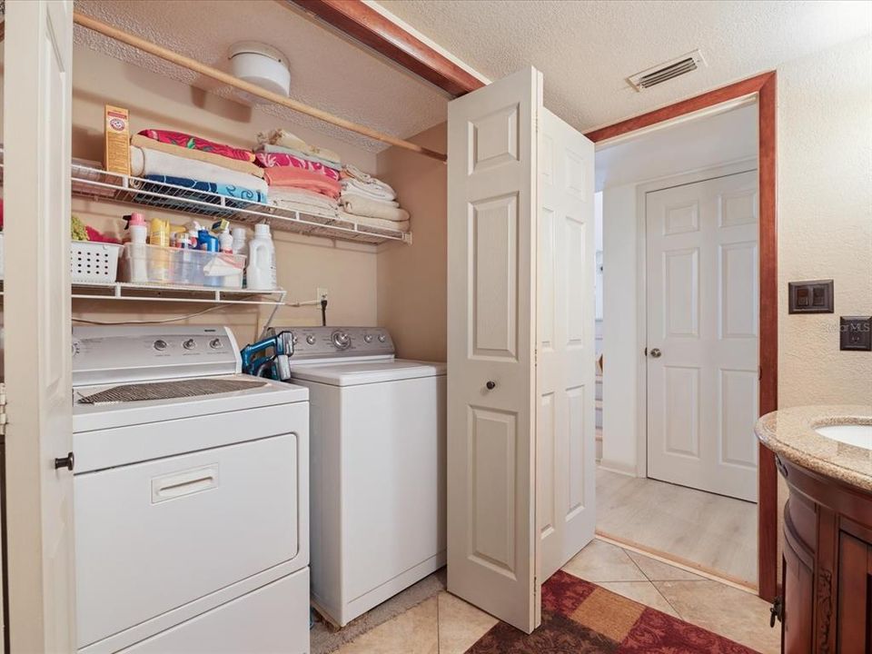 For Sale: $559,900 (3 beds, 2 baths, 2422 Square Feet)