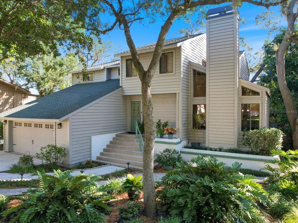 For Sale: $559,900 (3 beds, 2 baths, 2422 Square Feet)