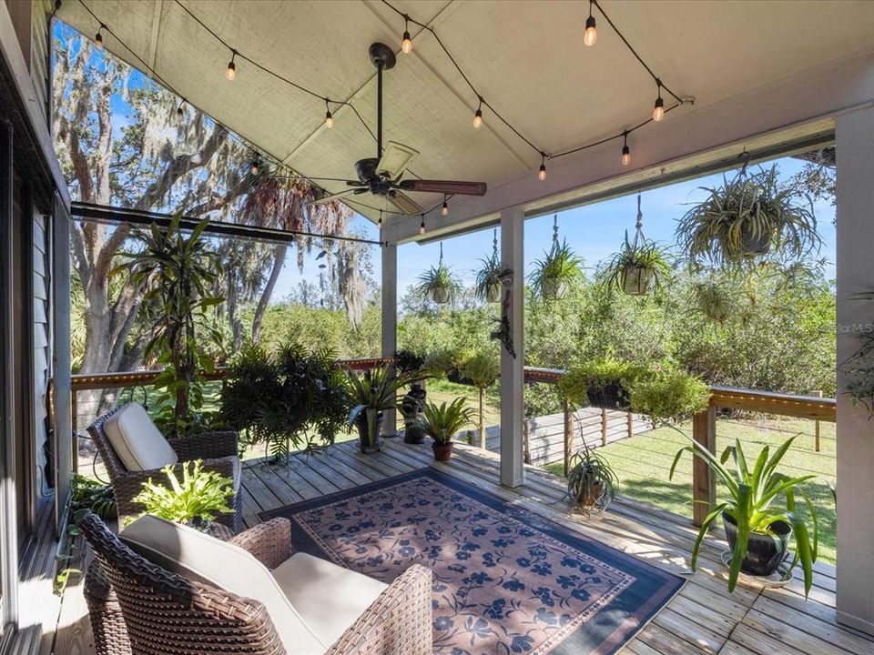 For Sale: $559,900 (3 beds, 2 baths, 2422 Square Feet)