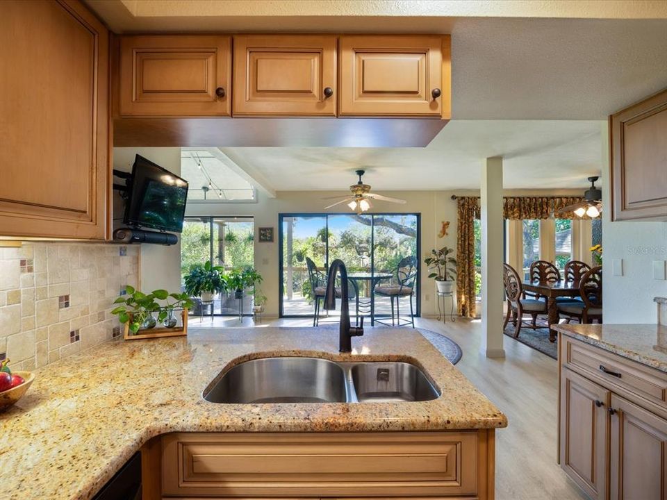For Sale: $559,900 (3 beds, 2 baths, 2422 Square Feet)