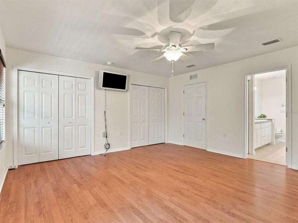На продажу: $339,900 (3 спален, 2 ванн, 1816 Квадратных фут)