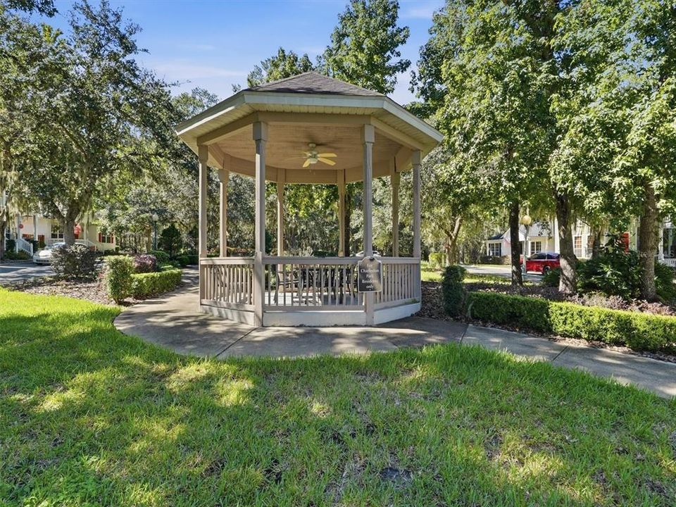 На продажу: $339,900 (3 спален, 2 ванн, 1816 Квадратных фут)
