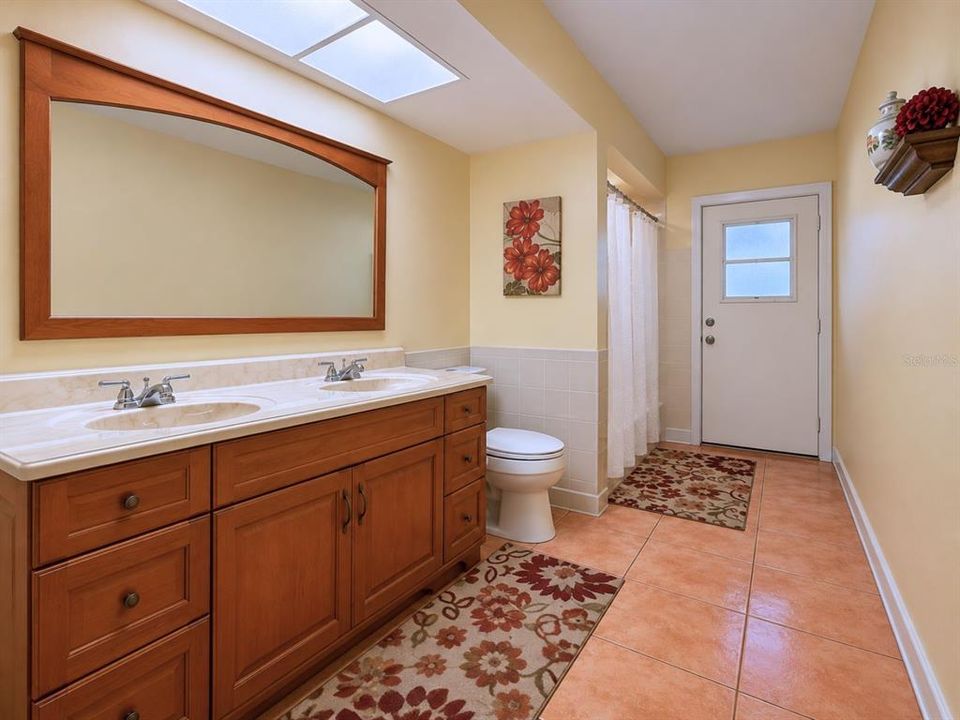 For Sale: $519,000 (4 beds, 2 baths, 2180 Square Feet)