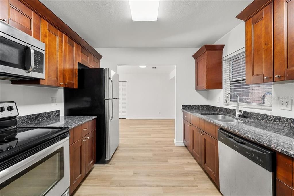 For Sale: $349,000 (2 beds, 1 baths, 1144 Square Feet)