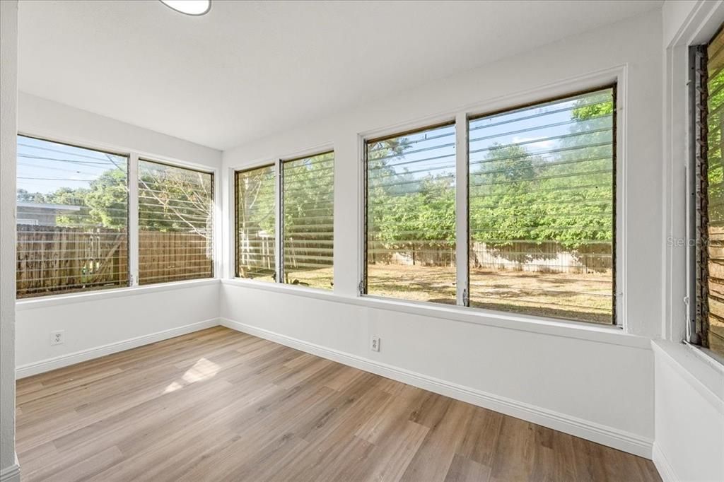 For Sale: $349,000 (2 beds, 1 baths, 1144 Square Feet)