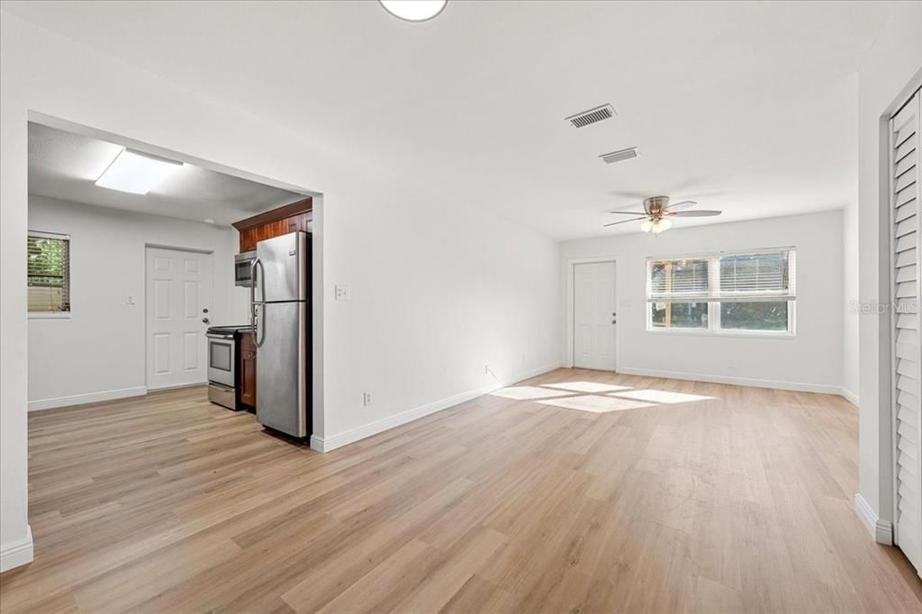 For Sale: $349,000 (2 beds, 1 baths, 1144 Square Feet)