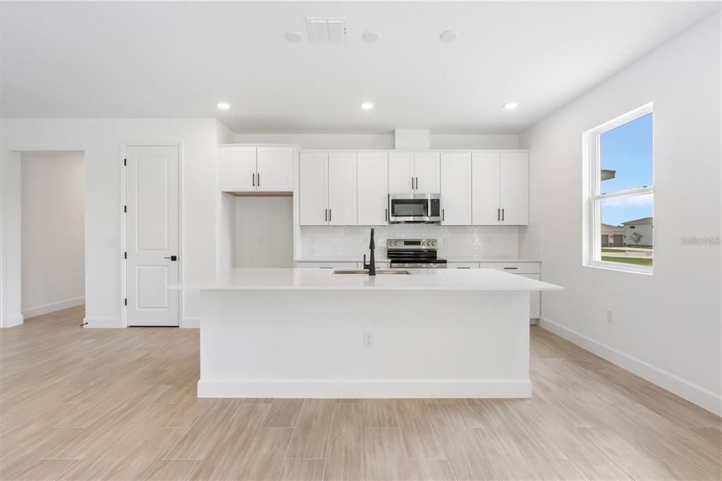 На продажу: $424,999 (4 спален, 3 ванн, 2081 Квадратных фут)
