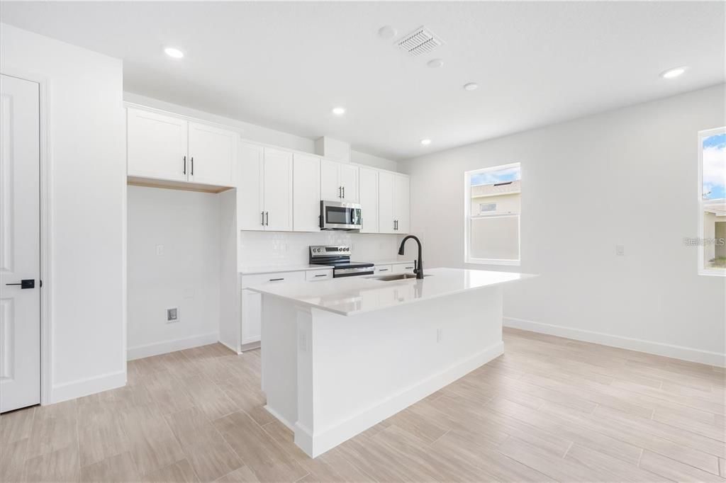 На продажу: $424,999 (4 спален, 3 ванн, 2081 Квадратных фут)