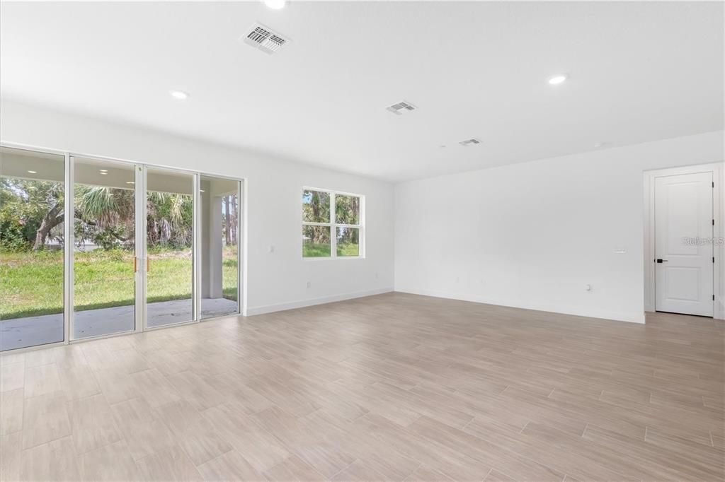 На продажу: $424,999 (4 спален, 3 ванн, 2081 Квадратных фут)