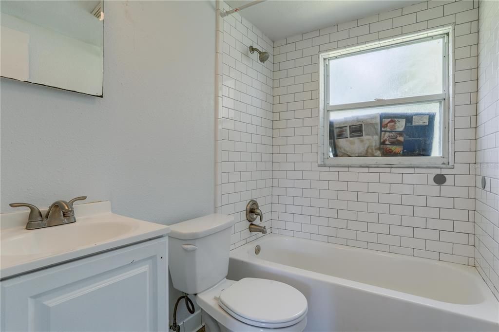 En Venta: $375,000 (4 camas, 0 baños, 1400 Pies cuadrados)