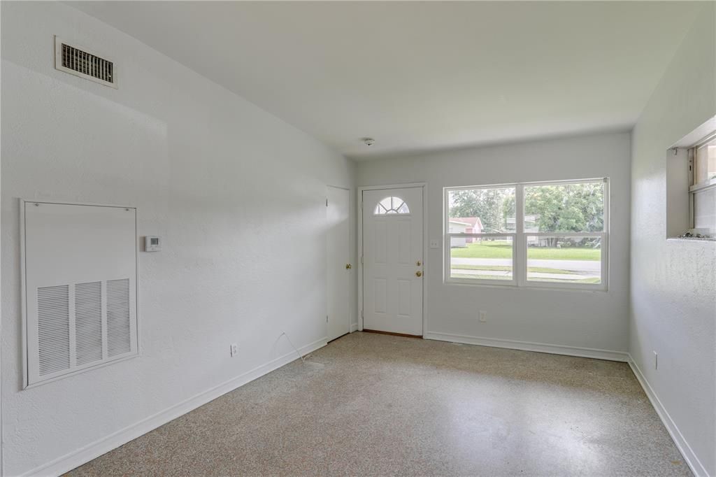 En Venta: $375,000 (4 camas, 0 baños, 1400 Pies cuadrados)