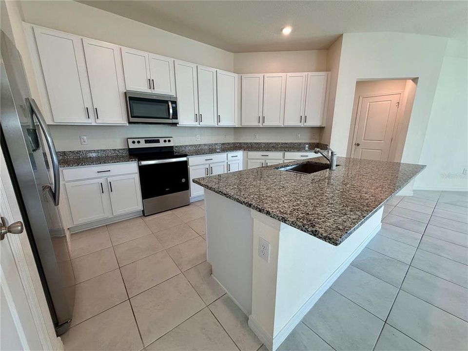 For Sale: $329,900 (4 beds, 2 baths, 1983 Square Feet)