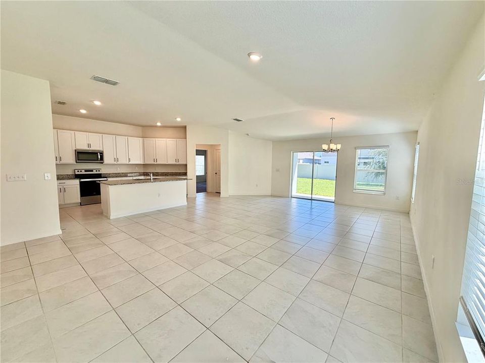 For Sale: $329,900 (4 beds, 2 baths, 1983 Square Feet)