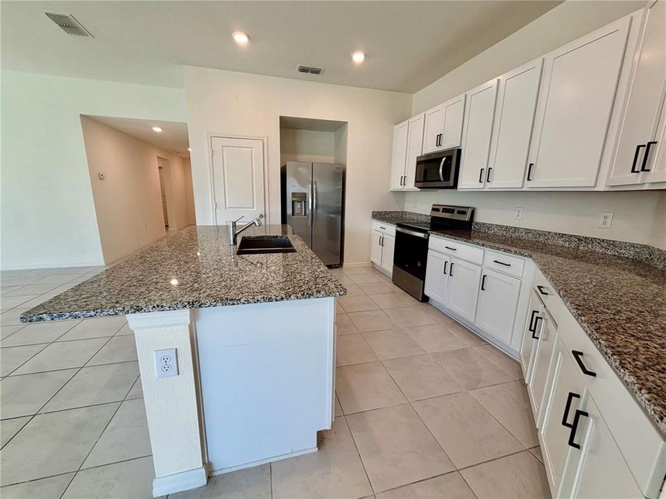 For Sale: $329,900 (4 beds, 2 baths, 1983 Square Feet)