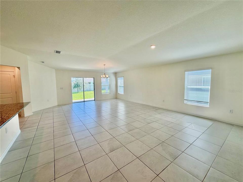 For Sale: $329,900 (4 beds, 2 baths, 1983 Square Feet)