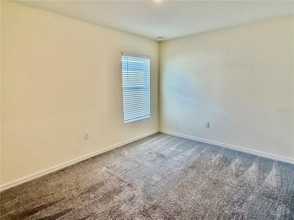 For Sale: $329,900 (4 beds, 2 baths, 1983 Square Feet)