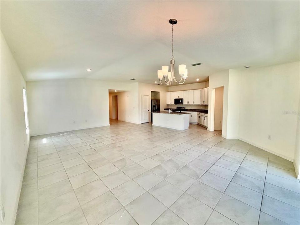 For Sale: $329,900 (4 beds, 2 baths, 1983 Square Feet)