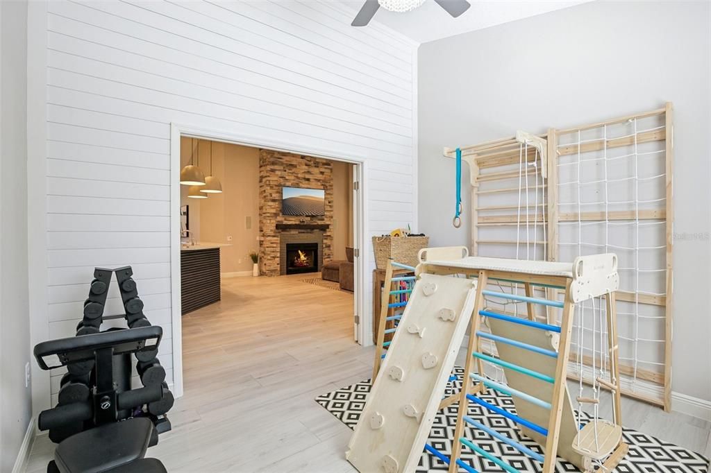 En Venta: $925,000 (4 camas, 3 baños, 2769 Pies cuadrados)