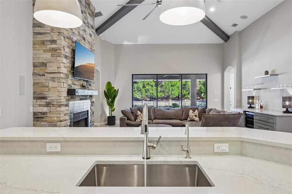 En Venta: $925,000 (4 camas, 3 baños, 2769 Pies cuadrados)