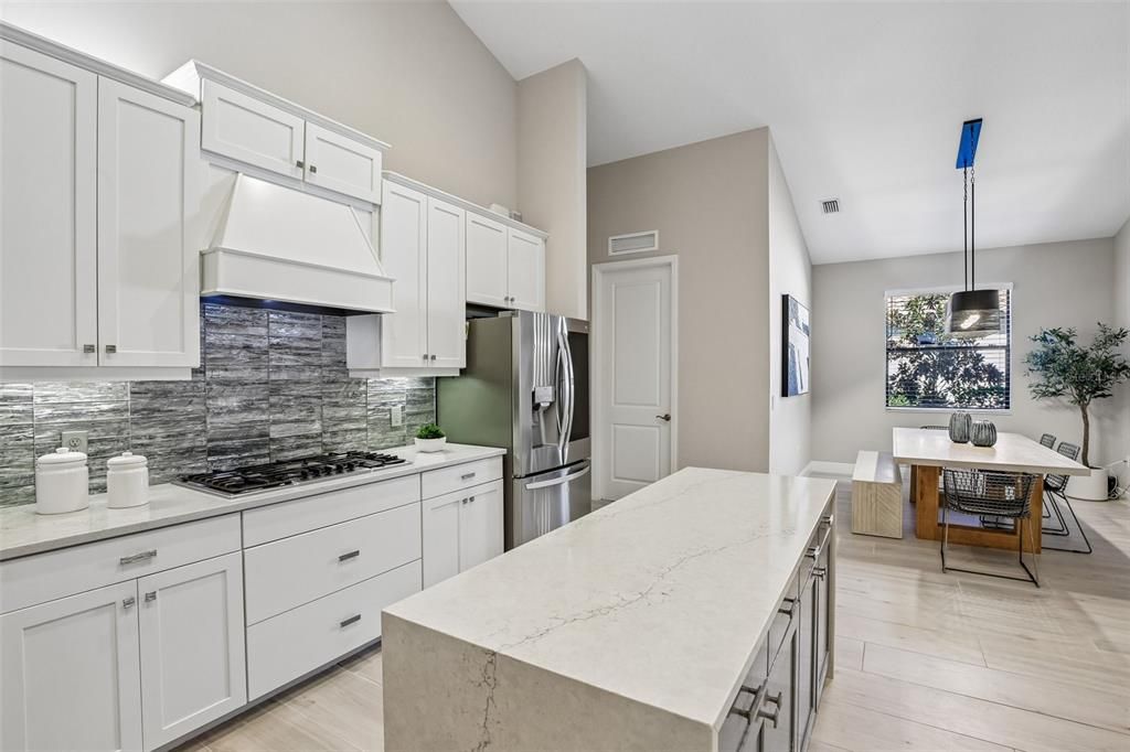 En Venta: $925,000 (4 camas, 3 baños, 2769 Pies cuadrados)