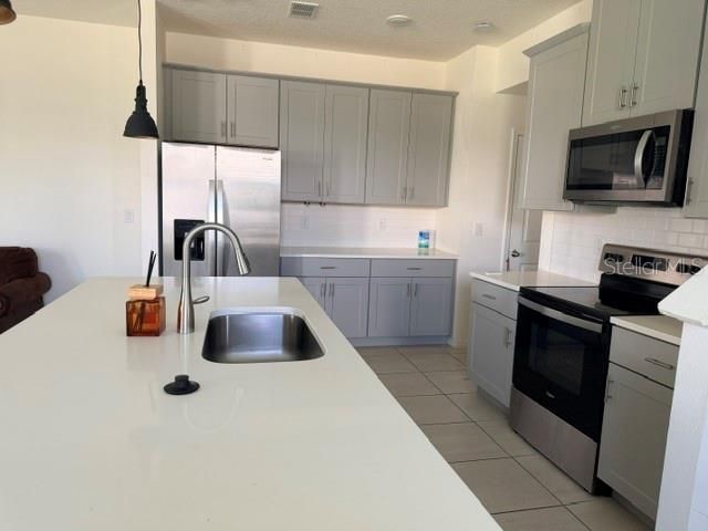 En Venta: $375,600 (4 camas, 3 baños, 1867 Pies cuadrados)