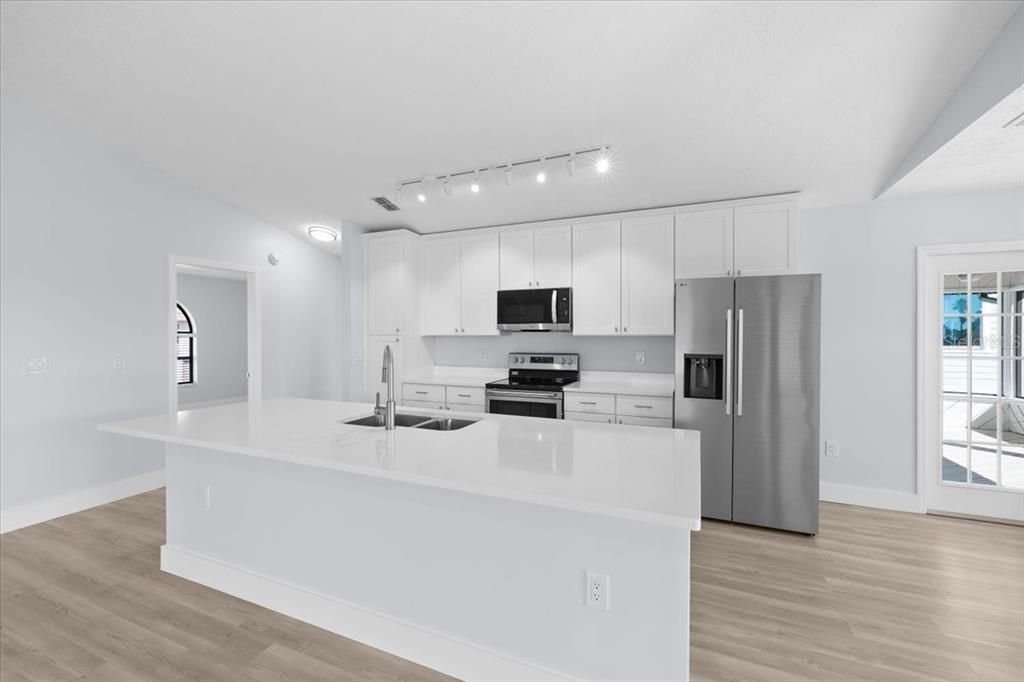 For Sale: $575,000 (3 beds, 2 baths, 1676 Square Feet)