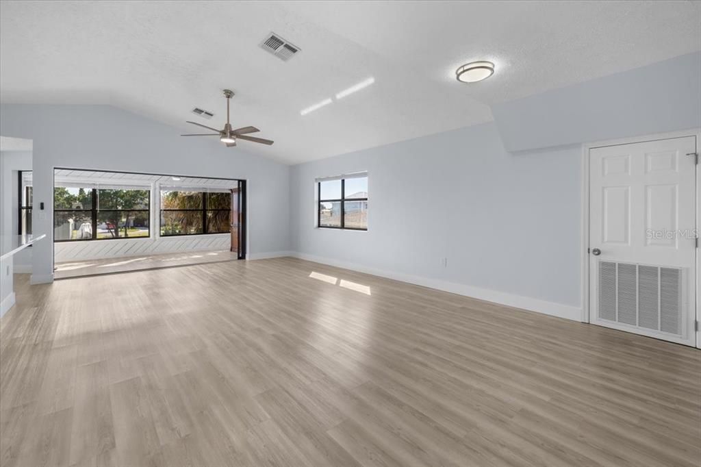 For Sale: $575,000 (3 beds, 2 baths, 1676 Square Feet)