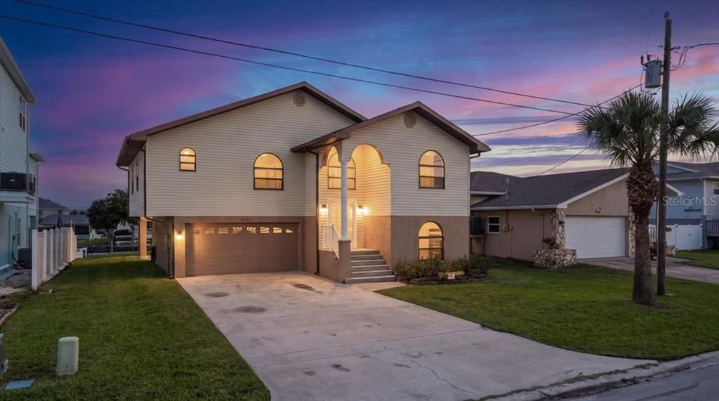 For Sale: $575,000 (3 beds, 2 baths, 1676 Square Feet)