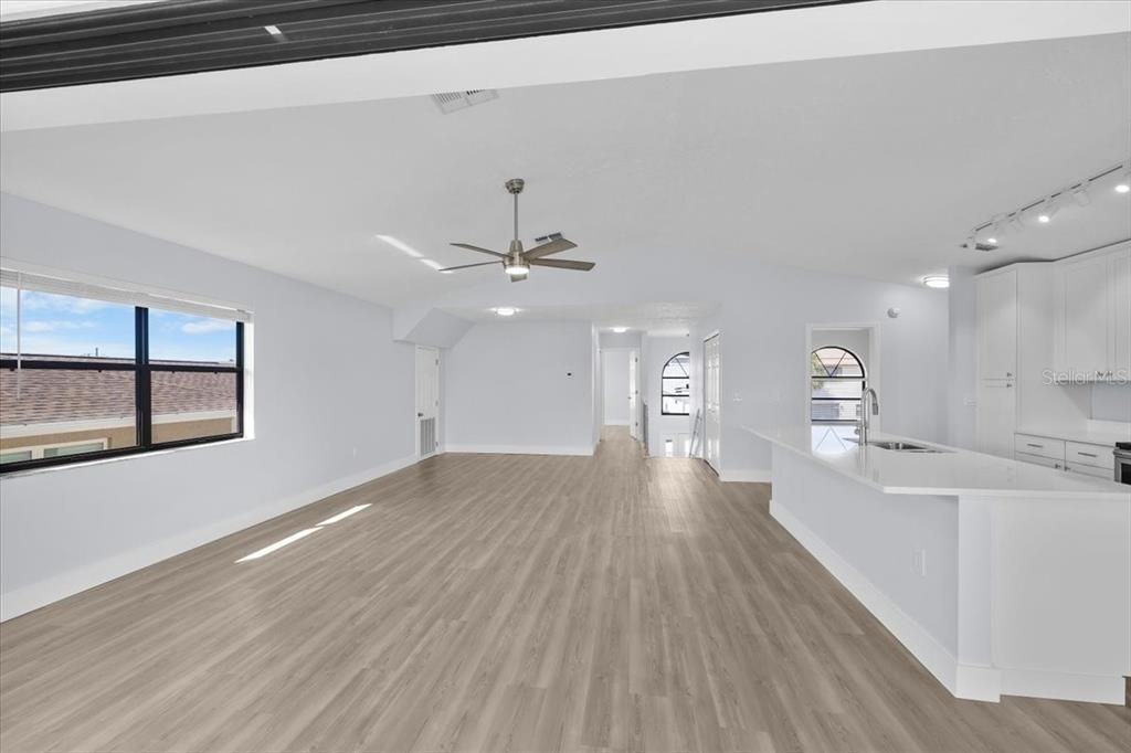 For Sale: $575,000 (3 beds, 2 baths, 1676 Square Feet)