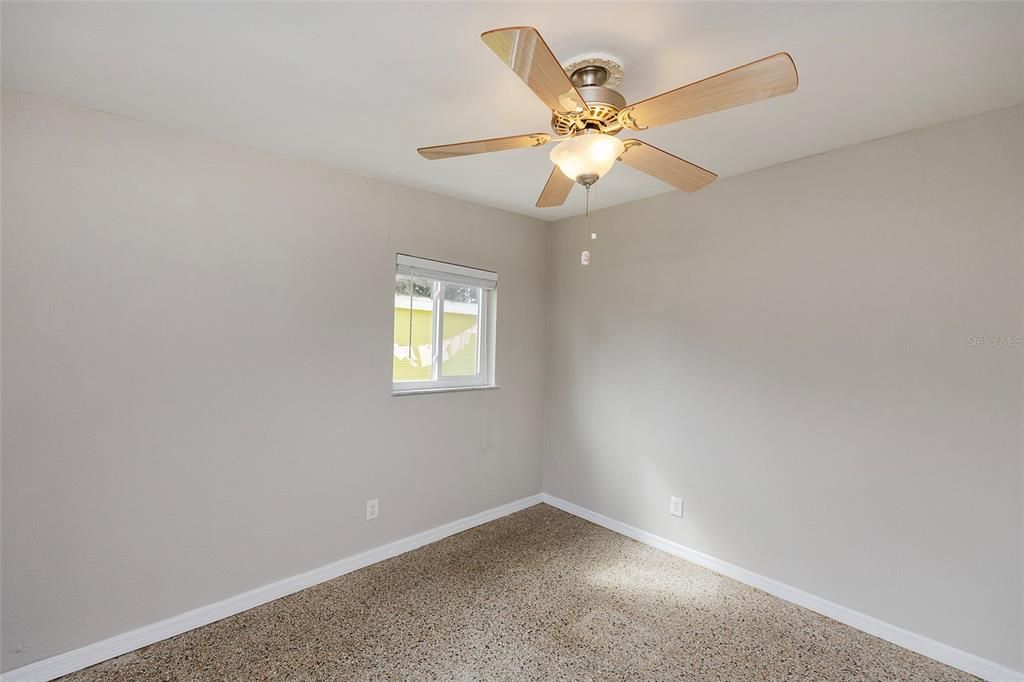 На продажу: $290,000 (2 спален, 1 ванн, 816 Квадратных фут)