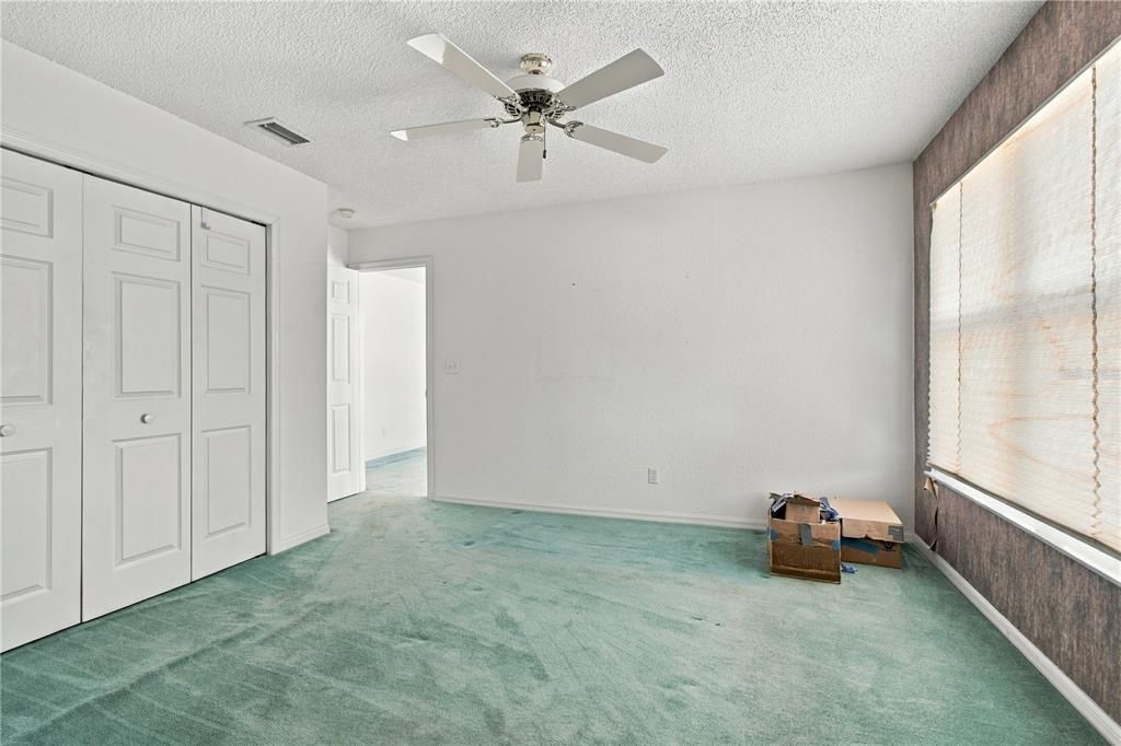 For Sale: $299,000 (4 beds, 3 baths, 1834 Square Feet)