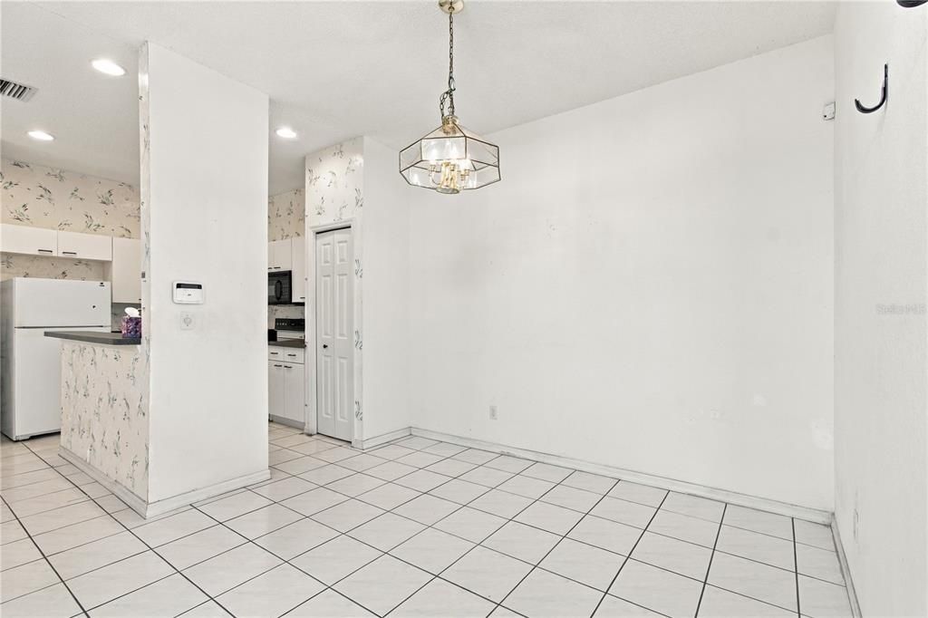 For Sale: $299,000 (4 beds, 3 baths, 1834 Square Feet)